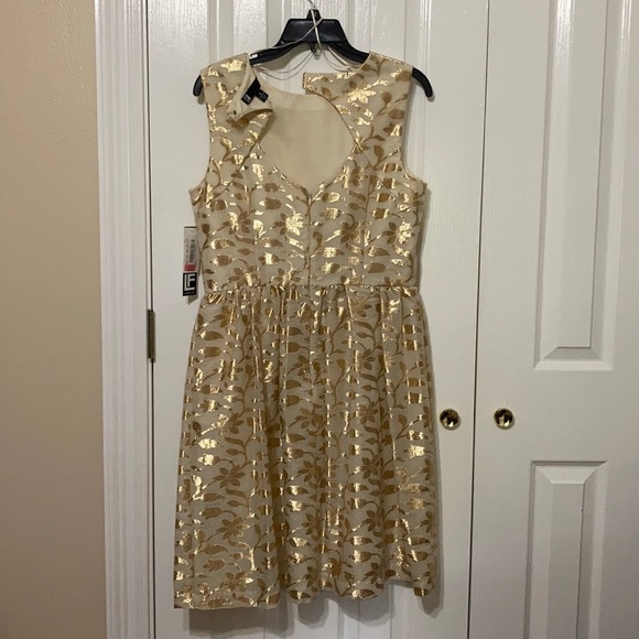 Gold dress - Picture 2 of 7